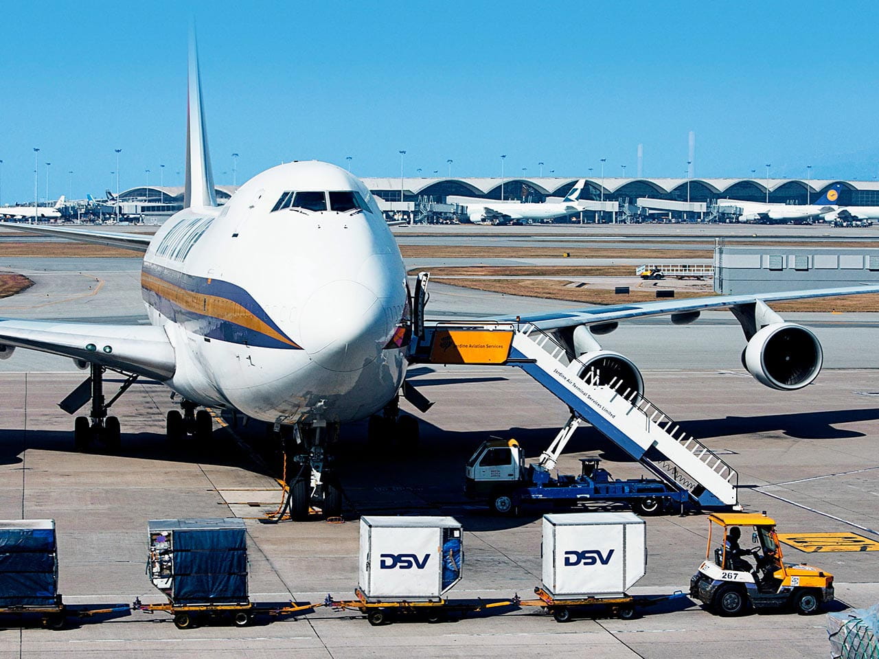 Packages being ready on the runway for DSV aircraft transport